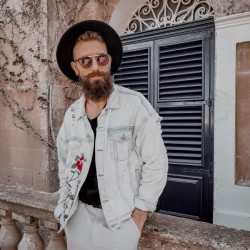 Men's Slim Fit Denim Jacket Men's Slim Fit Denim Jacket